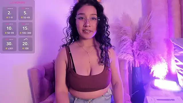 Tamara_palacios from StripChat is Freechat