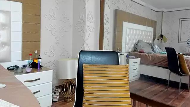 TaraaHot from StripChat