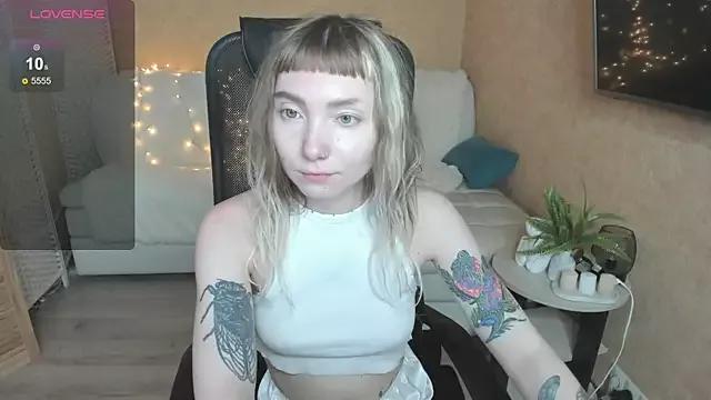 tattoo_art_baby from StripChat