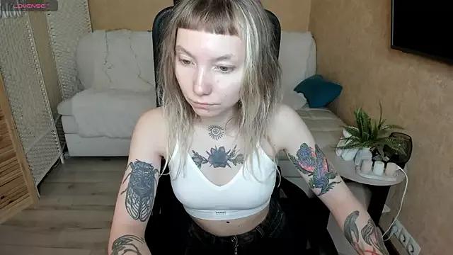 tattoo_art_baby from StripChat