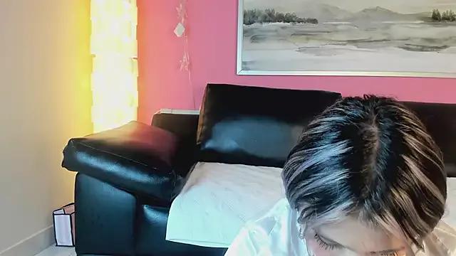 Tiffanysurez_ from StripChat is Freechat