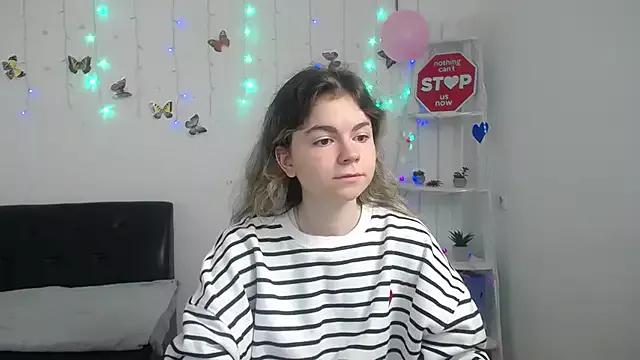 TinaRedly from StripChat is Freechat