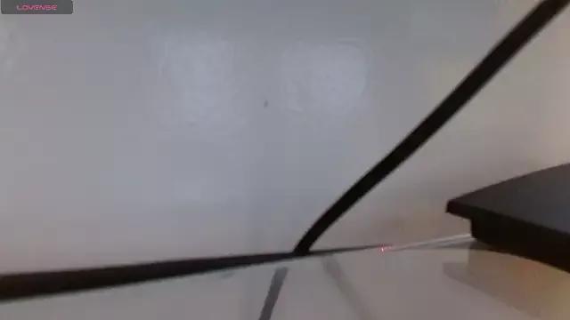 tinisweet from StripChat