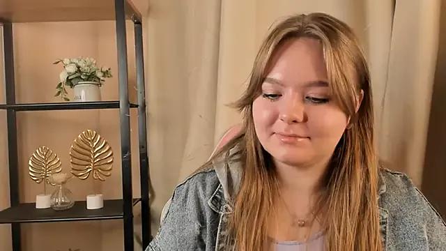 TorriGlenn from StripChat is Freechat