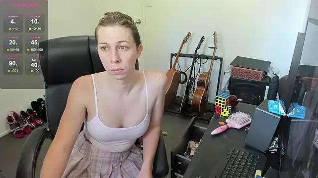 Ts-lucy-lux from StripChat is Freechat