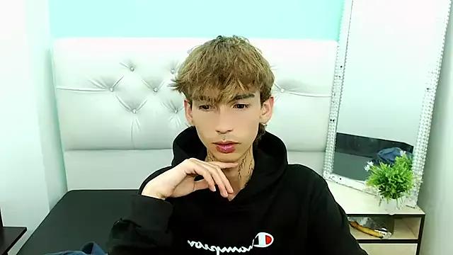 ttimy_x_boy from StripChat is Freechat