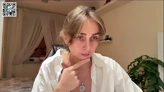 VampyMary from StripChat is Freechat