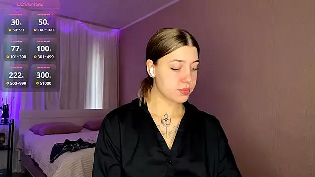 VelvetMiley from StripChat