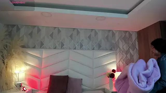 victoria___jonnes from StripChat is Freechat