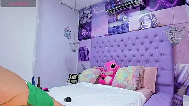 Vivi_prinncess from StripChat