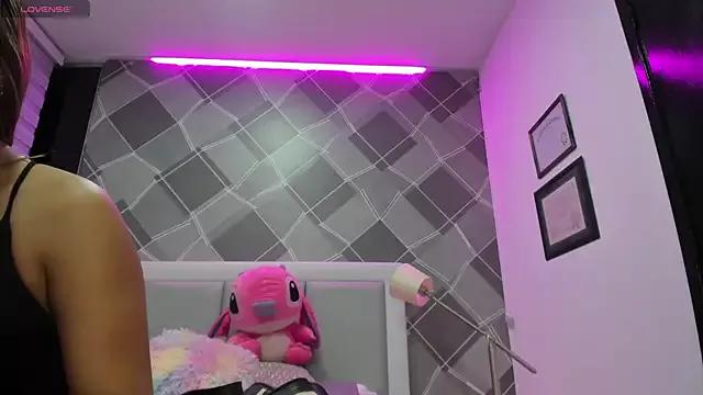 Vivi_prinncess from StripChat