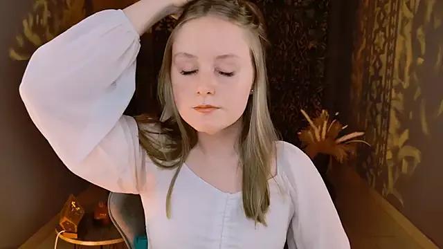 VivienLeeigh from StripChat is Freechat