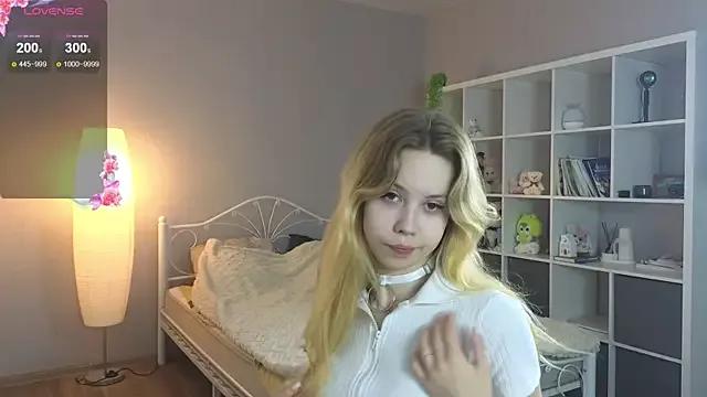 Wendy_Cutie from StripChat is Freechat