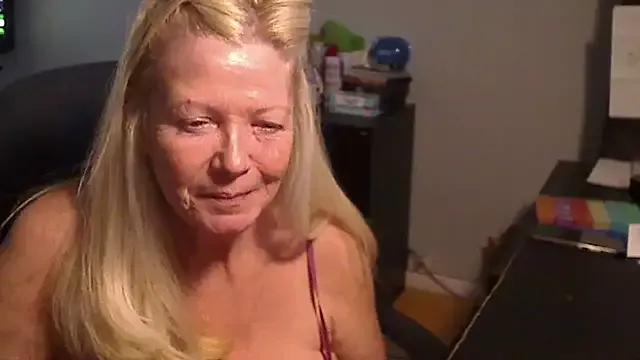 XTRAHORNYONE from StripChat is Freechat