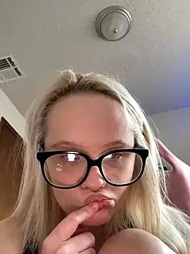 xxNaughtyNicolexx from StripChat is Freechat