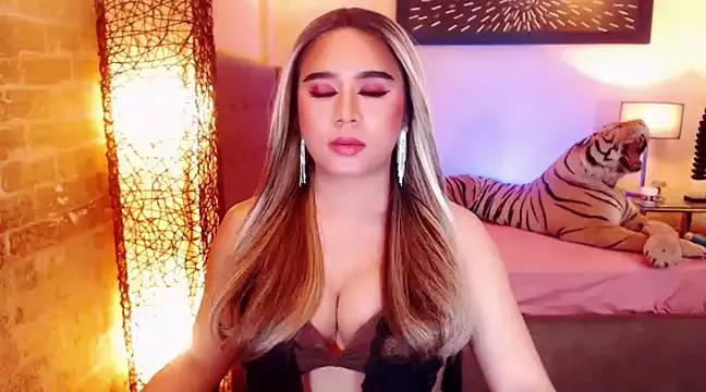 xxPaulaTopTSxx from StripChat