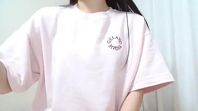 xxYuIxx from StripChat