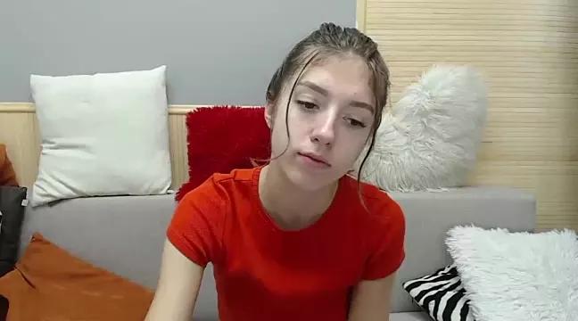 YammyLilaCute from StripChat