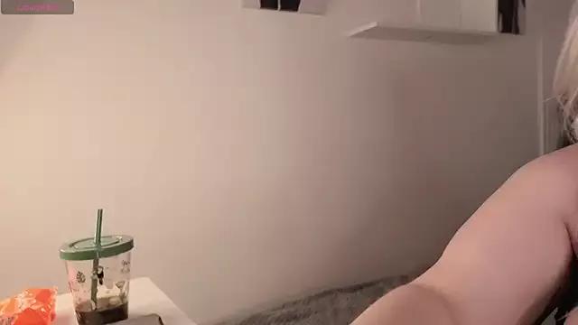 yammymommy from StripChat is Freechat