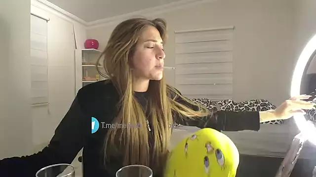 Photos of yaprakmericc from StripChat is Freechat