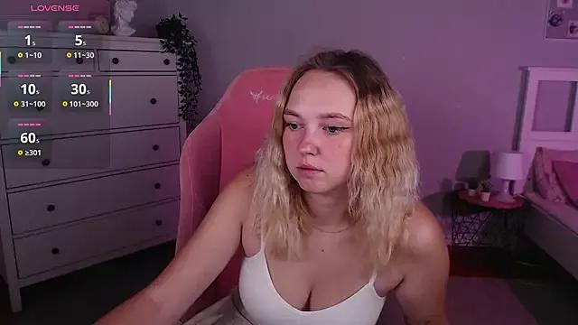 Yara_Shahidi from StripChat is Freechat