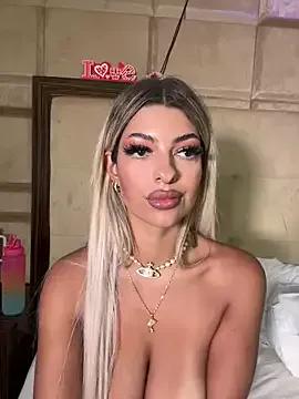 YaraMoon_ from StripChat
