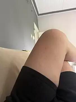 yellova from StripChat