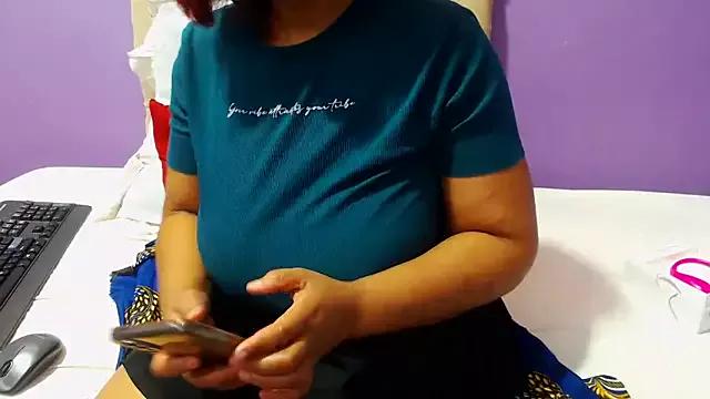 YELLOWBUSTYMELLONS from StripChat