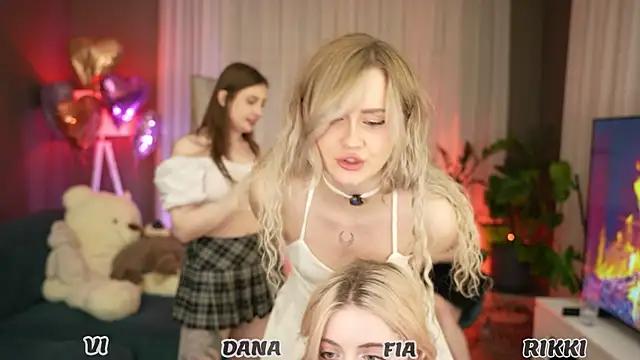 Girls: try live performances with matured performers, from dancing to quirks, in a variety of beautiful sex cams.