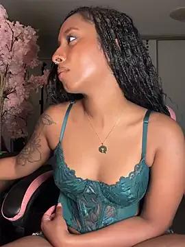 Photos of Your_Paris from StripChat is Freechat
