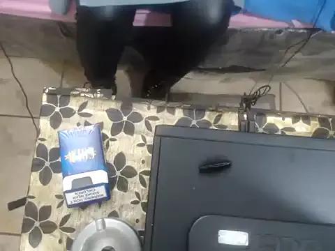 YummyBrowny from StripChat is Freechat