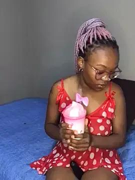YummyMelanin117 from StripChat