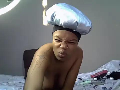 YummyMelanin117 from StripChat