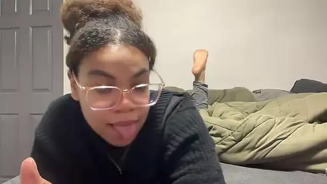 Photos of zahrabliss from StripChat is Freechat