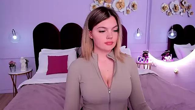 ZaraBloom from StripChat