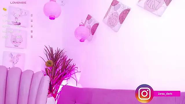 Zaradavis from StripChat