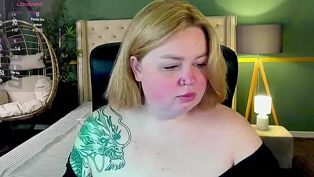 ZaraReignn from StripChat is Freechat