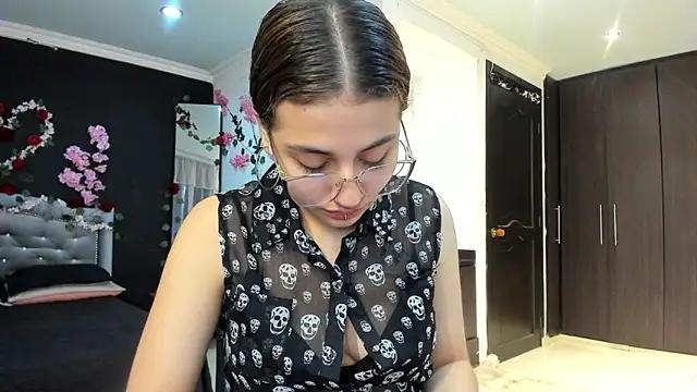 Zarathryz_ from StripChat