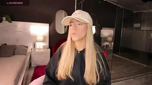 Zhaavia from StripChat