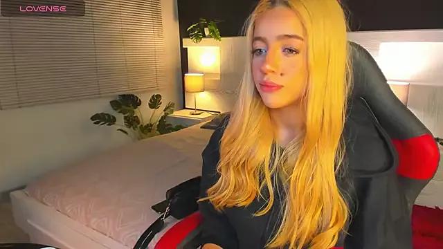 Zhaavia from StripChat