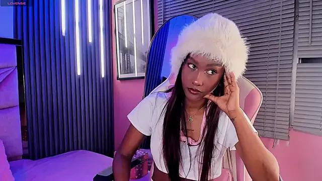 ZharaLeNoire from StripChat is Freechat