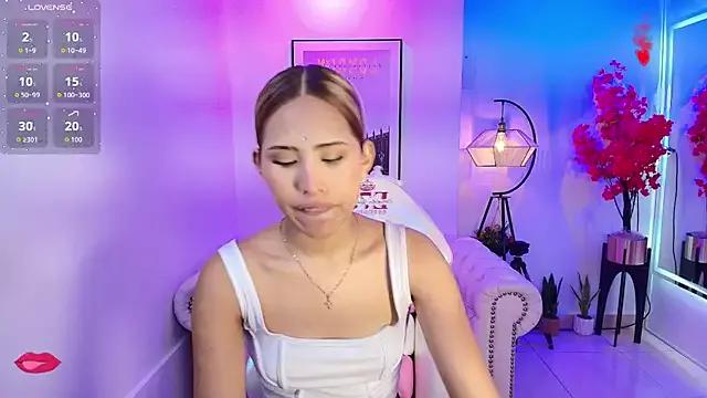 Zoe_bloom from StripChat is Freechat