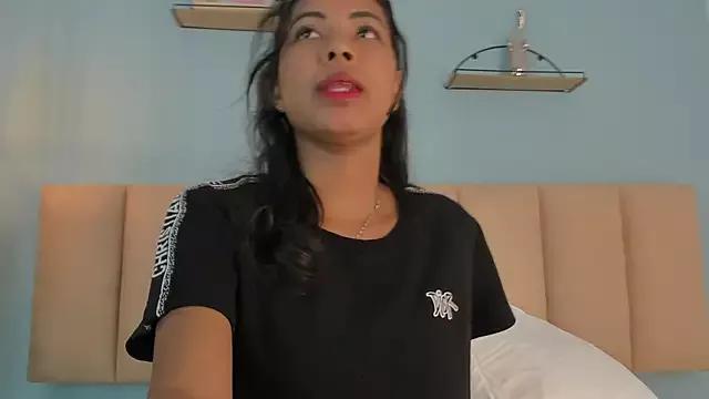zoe_sw33t from StripChat is Freechat