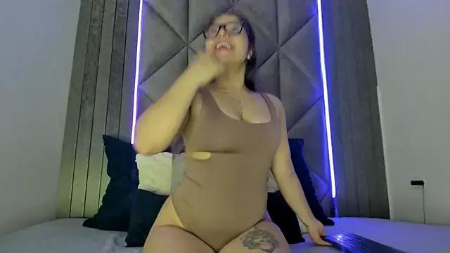 ZoeeMartinezz__ from StripChat